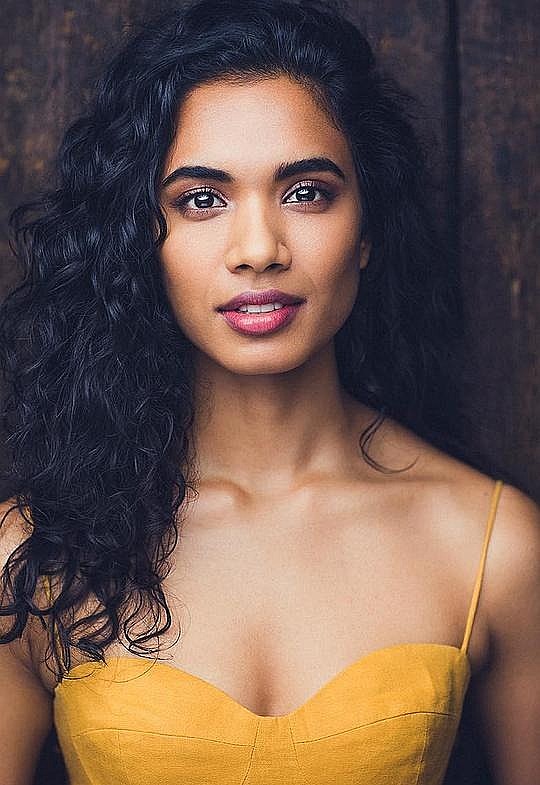 苏普丽雅·加内什 Supriya Ganesh照片