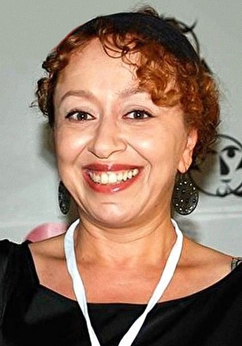 塞伯纳姆·桑梅兹 Sebnem Sönmez照片