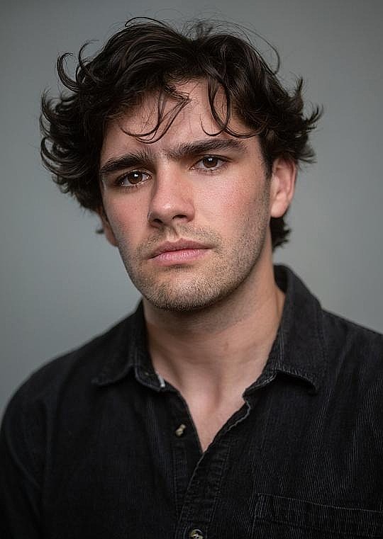 奥伊辛·汤普森 Oisin Thompson照片