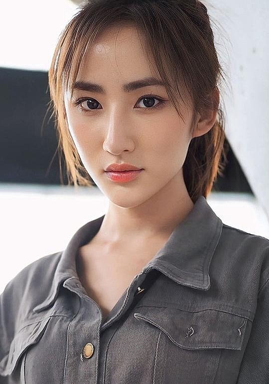 坦查诺克·优塔善西里 Thanchanok Yutthasarnsiri照片