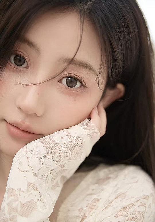 王佳一照片