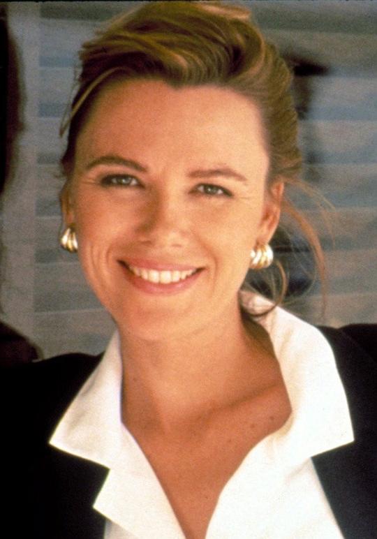 卢辛达·珍妮 Lucinda Jenney照片