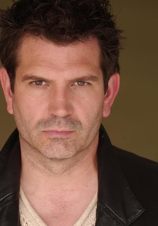 保罗·盖恩斯 Paul Ganus照片