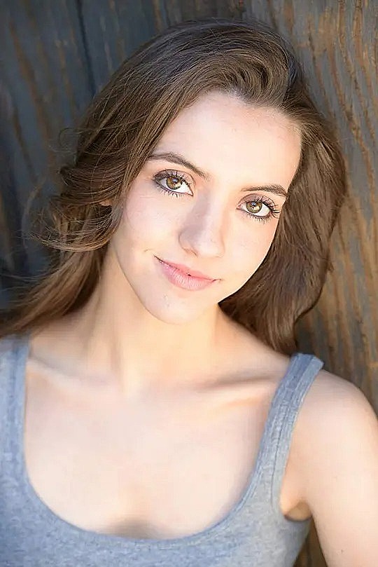 Veronica Powers照片