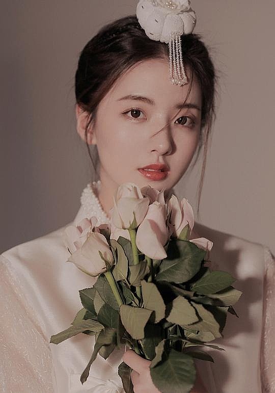 何子怡 Ziyi He照片