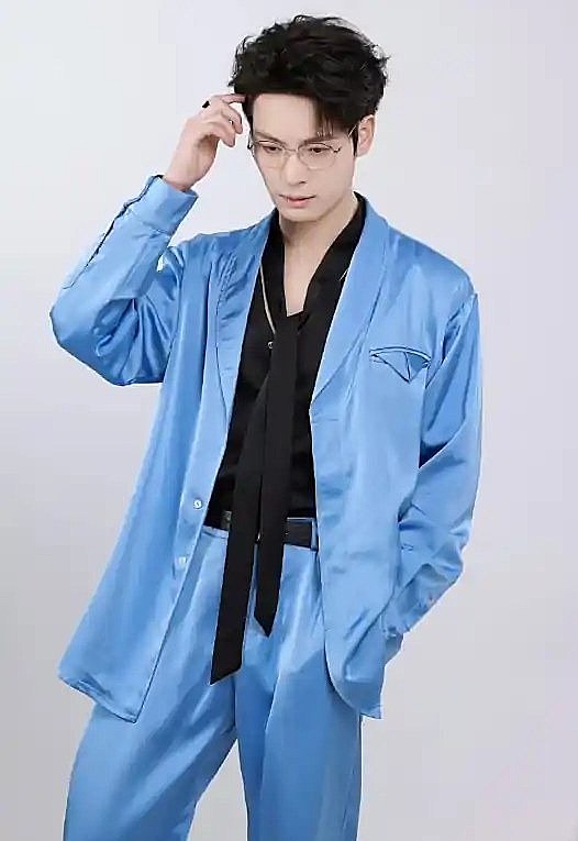 刘叁肆 LIu Sansi照片