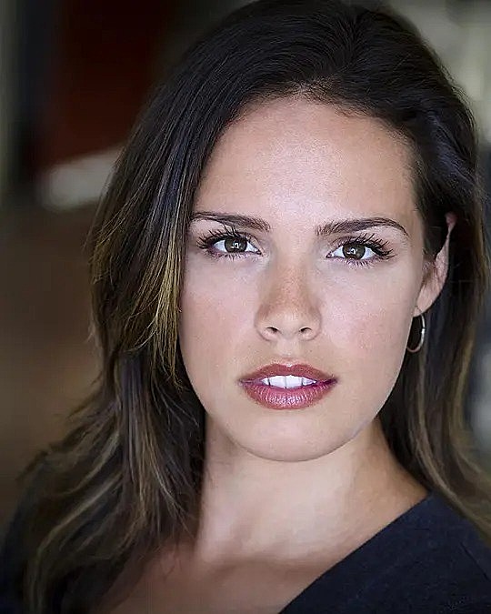 Allie Perez照片