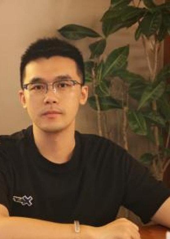 李震荣照片