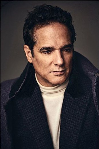 尤尔·瓦斯克斯 Yul Vazquez照片