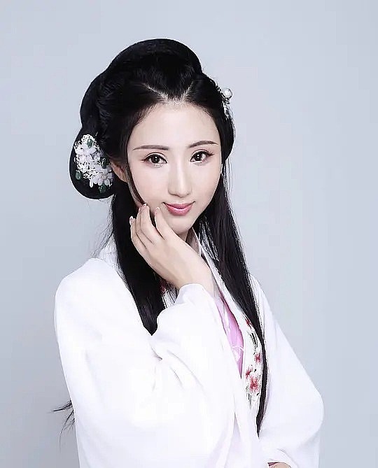 王妍兮 Yanxi Wang照片