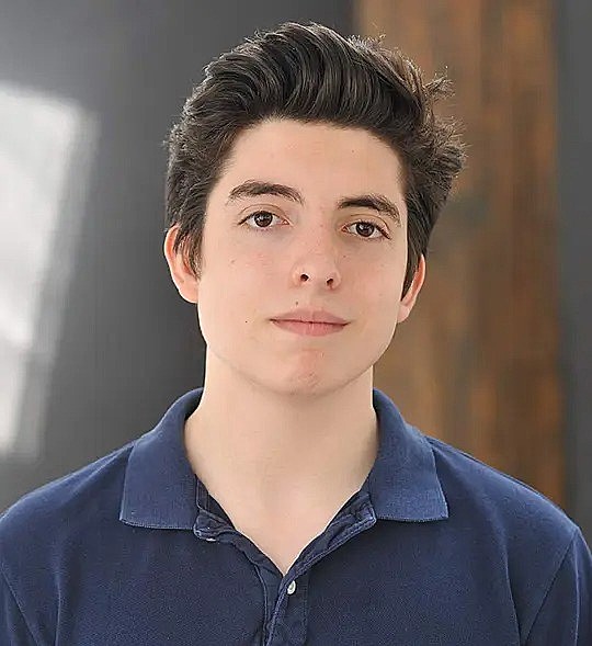 尼克·伍法德 Nick Wolfhard照片