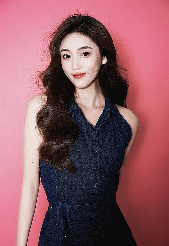 石欣桐 Xintong Shi照片
