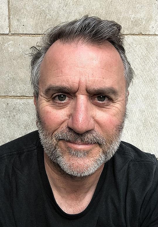罗伯特·麦卡弗蒂 Robert McCafferty照片