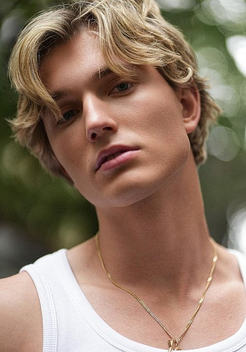 凯尔·安布罗契克 Cale Ambrozic照片