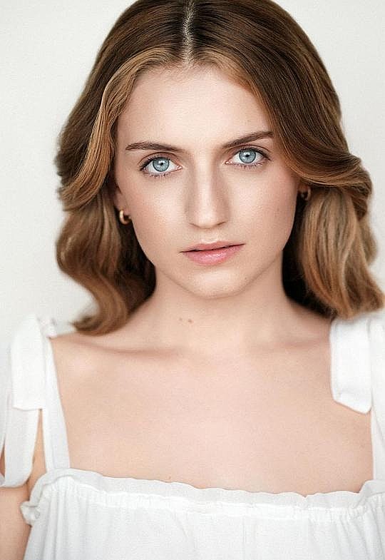 吉纳·伯吉斯 Jenna Burgess照片