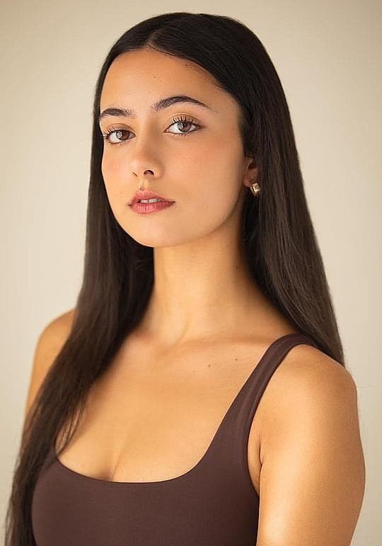 阿尼莎·哈里斯 Anisa Harris照片
