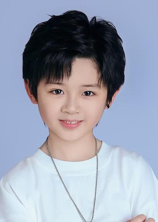 林宸毅 Chenyi Lin照片