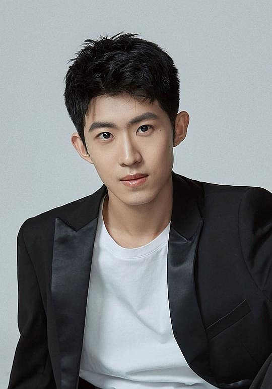 周笑一 Xiaoyi Zhou照片