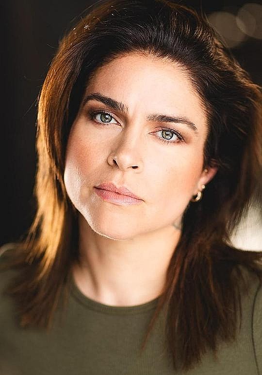 卡罗琳·布拉萨德 Caroline Brassard照片