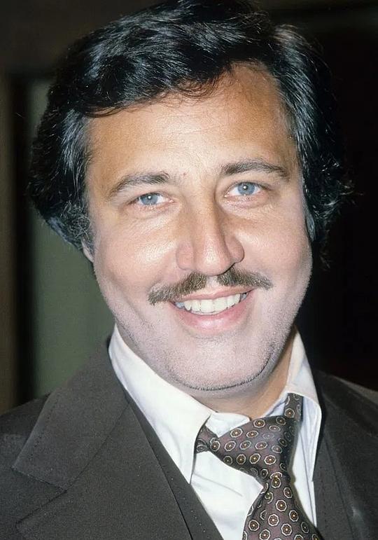 Lloyd Battista照片