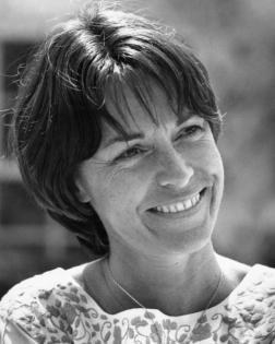 琼·图克斯伯里 Joan Tewkesbury照片