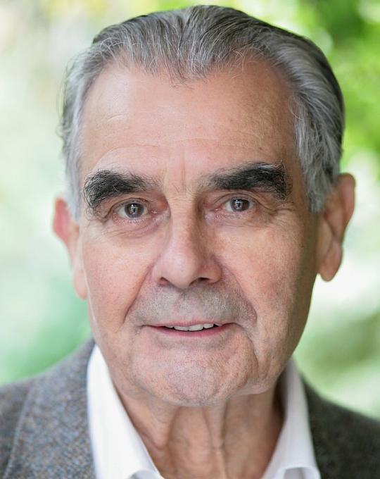 特伦斯·贝勒 Terence Bayler照片