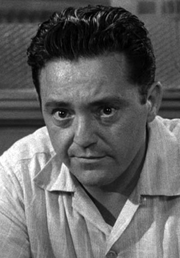 爱德华·宾斯 Edward Binns照片