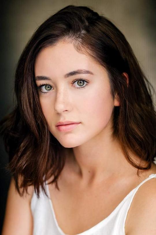 玛德琳·亚当斯 Madeleine Adams照片