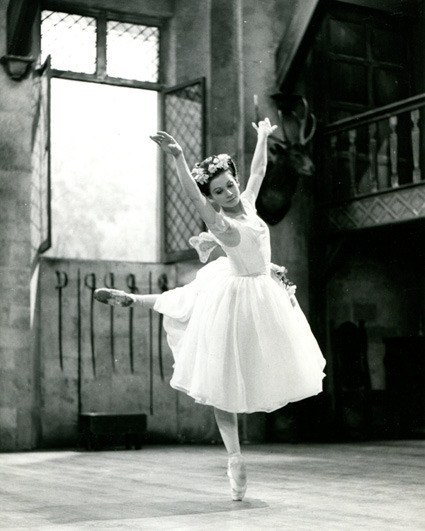 Lucette Aldous照片