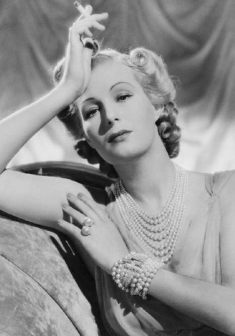 宾妮·巴尼斯 Binnie Barnes照片