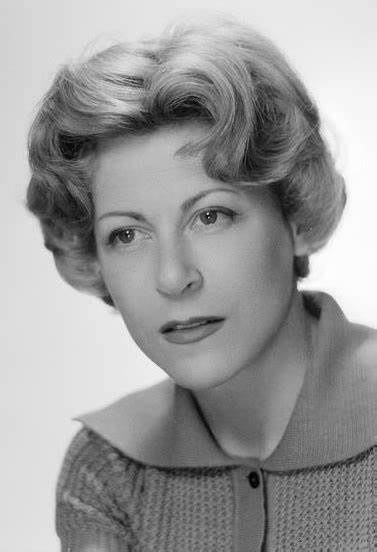 埃莱奥诺雷·希尔特 Eléonore Hirt照片