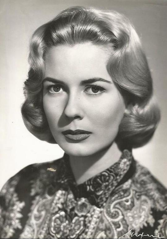 艾玛·丹涅莉 Emma Danieli照片