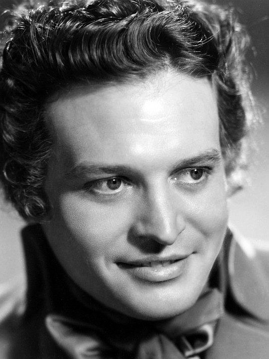 Leslie Bradley照片