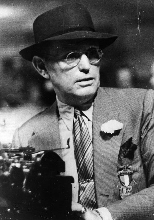 达蒙·鲁尼恩 Damon Runyon照片