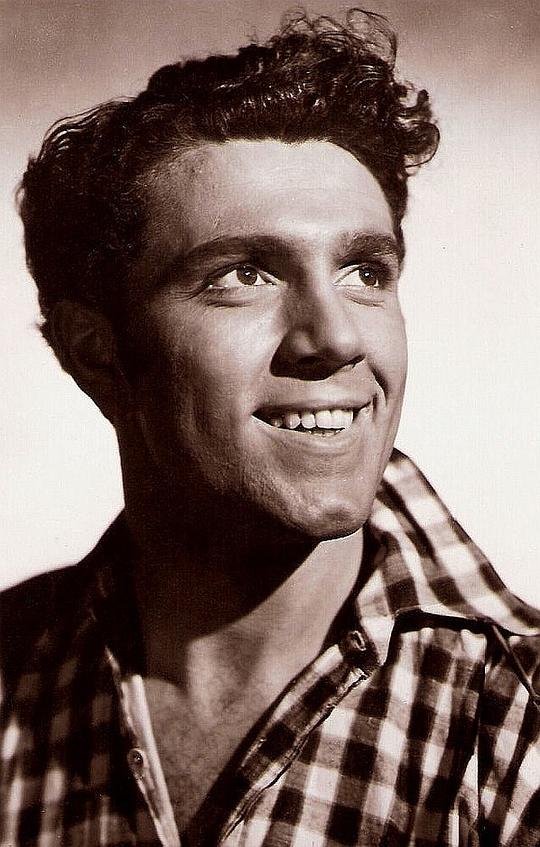 基隆·摩尔 Kieron Moore照片