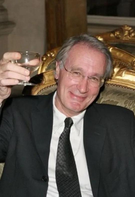 伯纳德·吉拉德 Bernard Girard照片