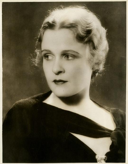 赛琳娜·罗伊尔 Selena Royle照片