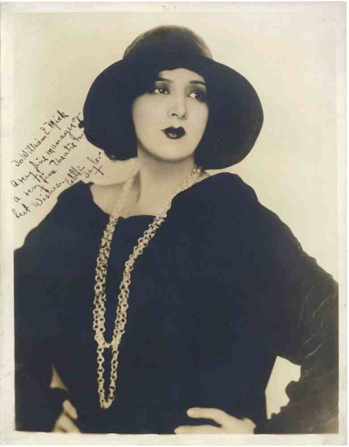 埃斯特尔·泰勒 Estelle Taylor照片