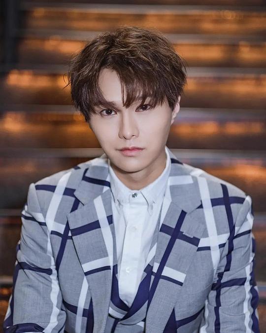 胡鸿钧 Hubert Wu照片