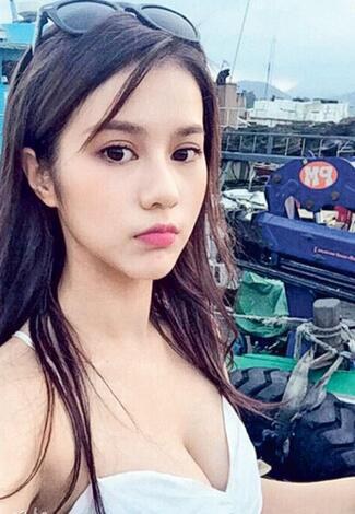 邓月平 Larine Tang照片