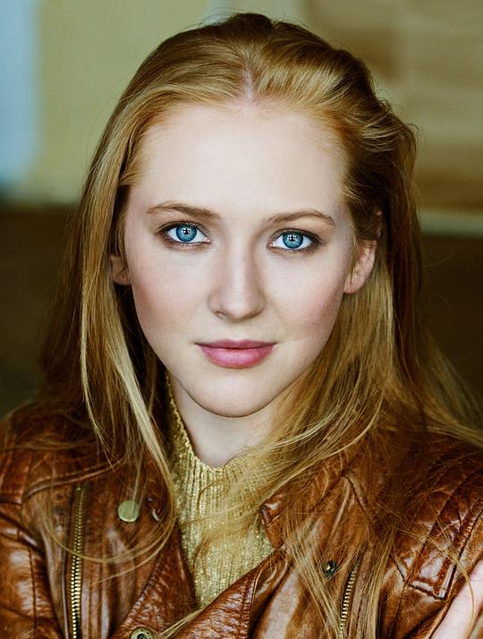 吉娜·斯蒂比茨 Gina Stiebitz照片