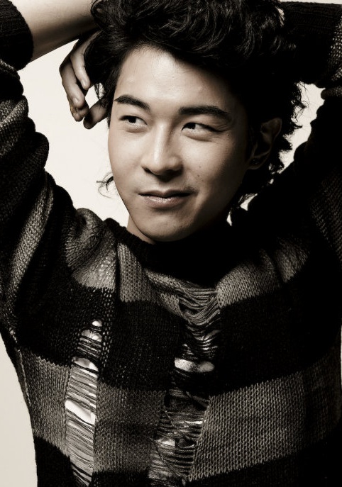 周俊伟 Lawrence Chou照片