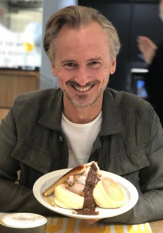 河国荣 Gregory Charles Rivers照片