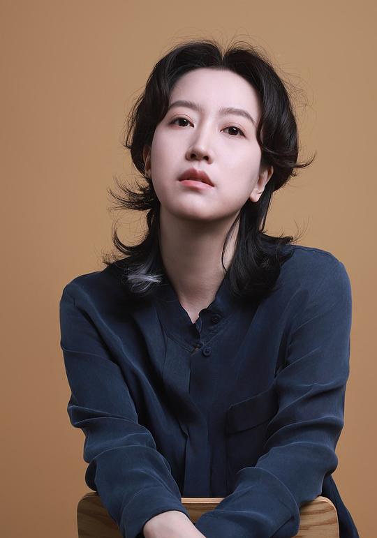 载水 Angelina Yu照片