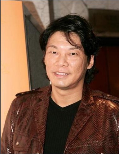 罗守耀 Dennis Law照片