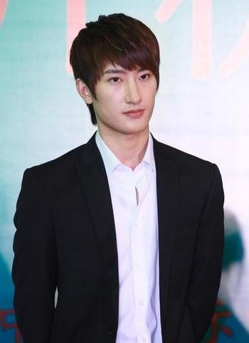 周觅 Mi Zhou照片