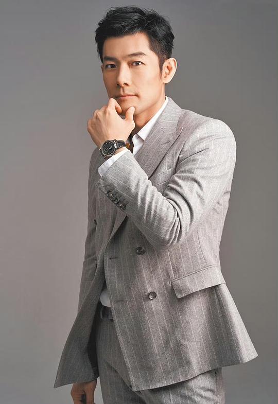 施易男 Eli Shih照片