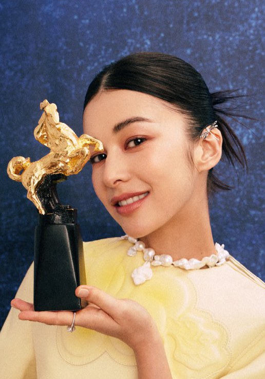 夏胧 Camille Chalons照片