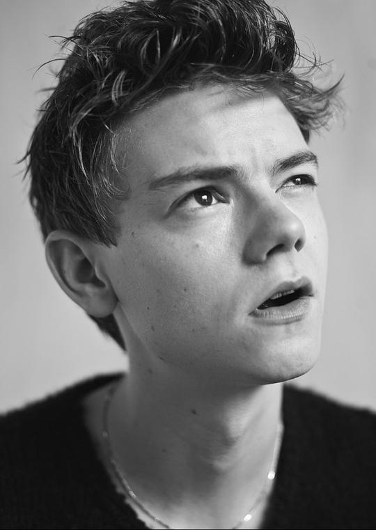 托马斯·布罗迪-桑斯特 Thomas Brodie-Sangster照片