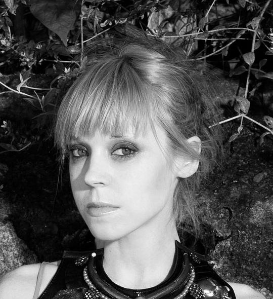 安东尼娅·坎贝尔-休斯 Antonia Campbell-Hughes照片